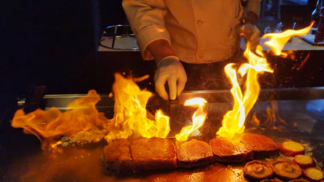 ステーキの鉄板焼き
